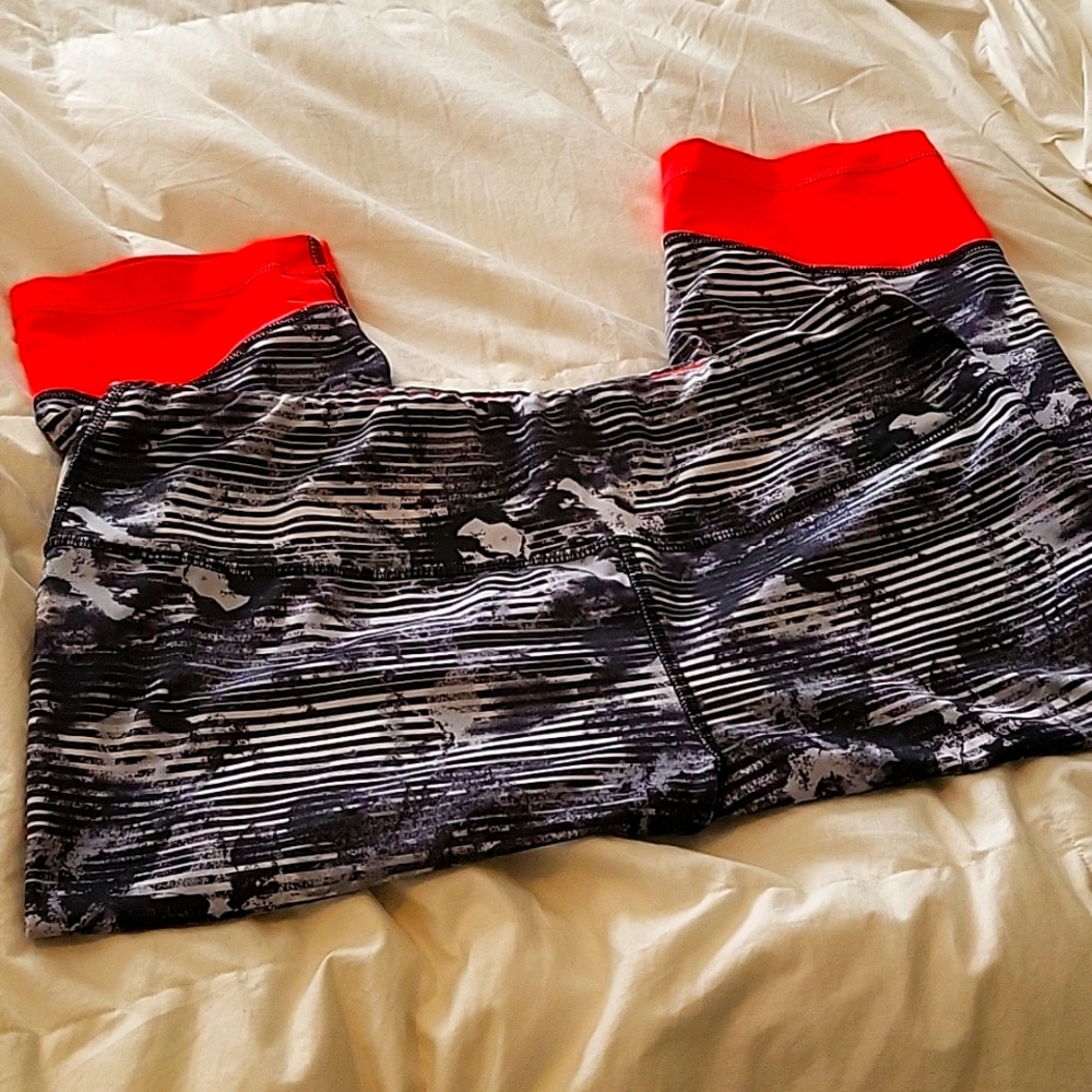 Mid length athletic leggings
